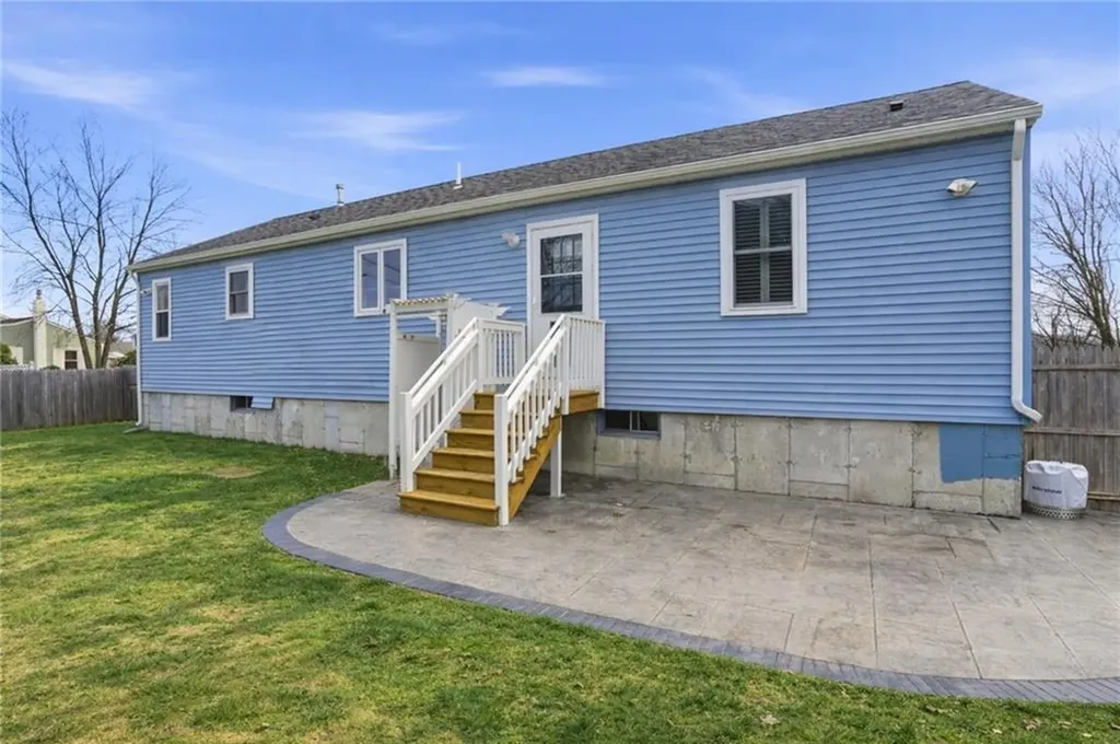 77 Walnut Street Portsmouth RI 02871