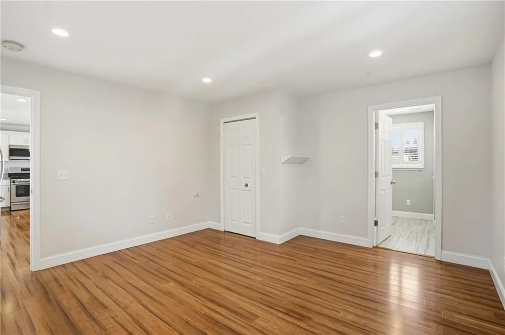 77 Walnut Street Portsmouth RI 02871