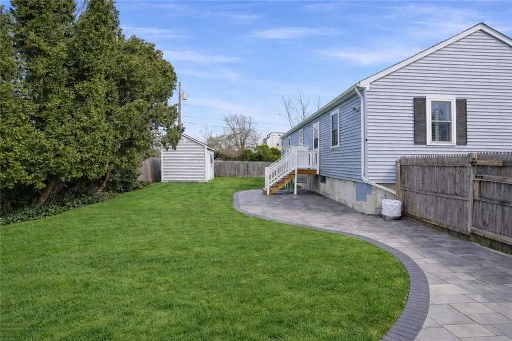 77 Walnut Street Portsmouth RI 02871