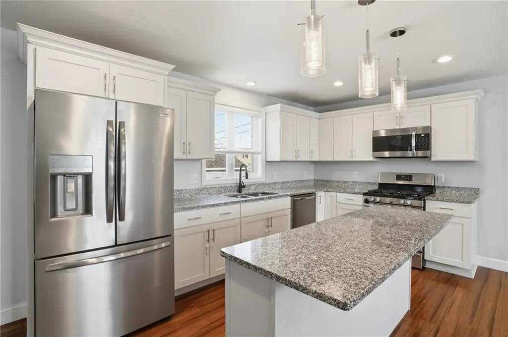77 Walnut Street Portsmouth RI 02871
