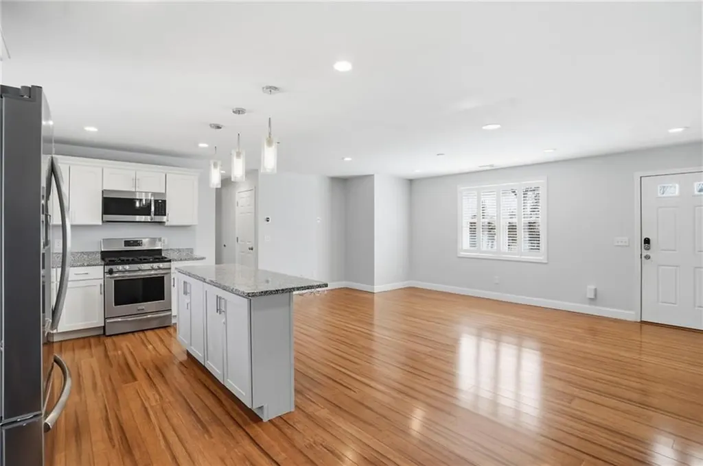 77 Walnut Street Portsmouth RI 02871
