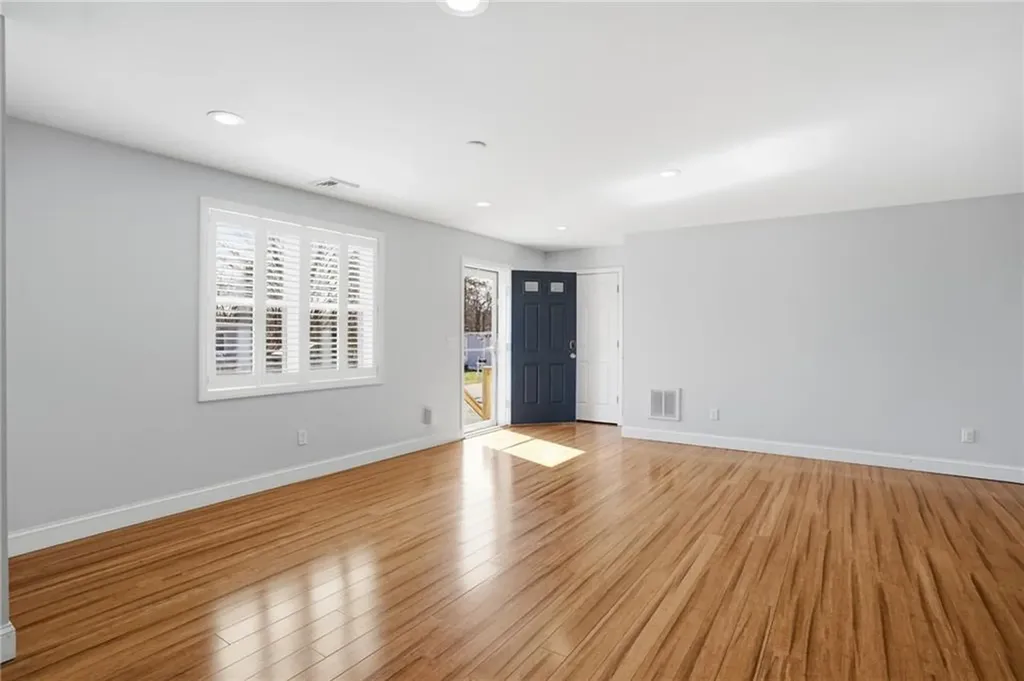 77 Walnut Street Portsmouth RI 02871