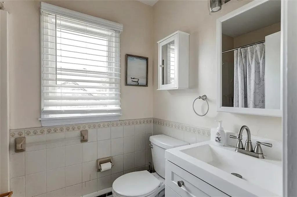 27 Thames Street Newport RI 02840