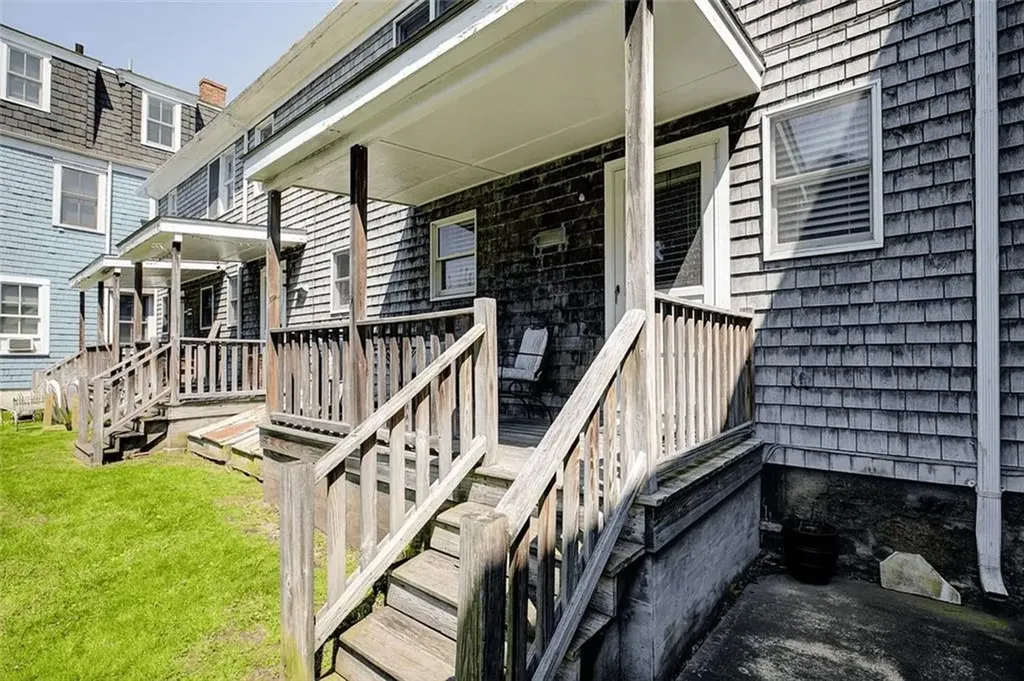 27 Thames Street Newport RI 02840