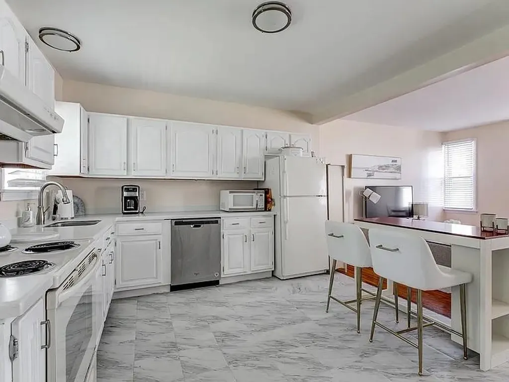 27 Thames Street Newport RI 02840
