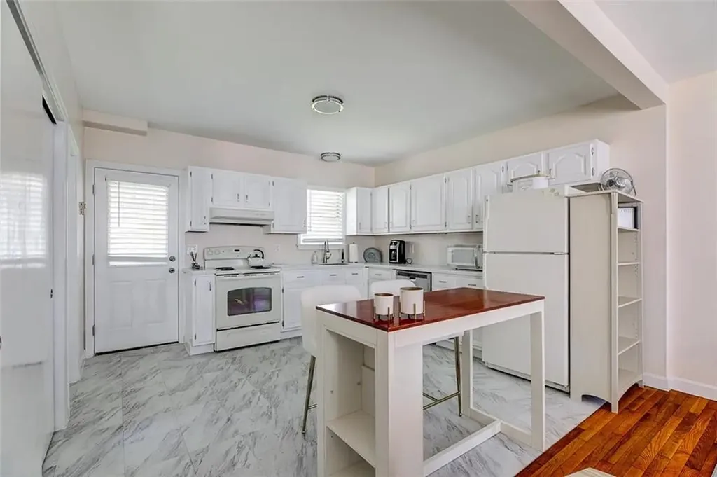 27 Thames Street Newport RI 02840