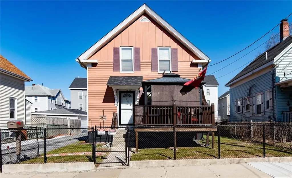 217 4th Avenue Woonsocket RI 02895
