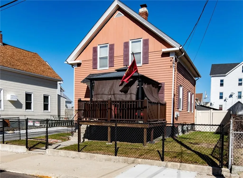 217 4th Avenue Woonsocket RI 02895