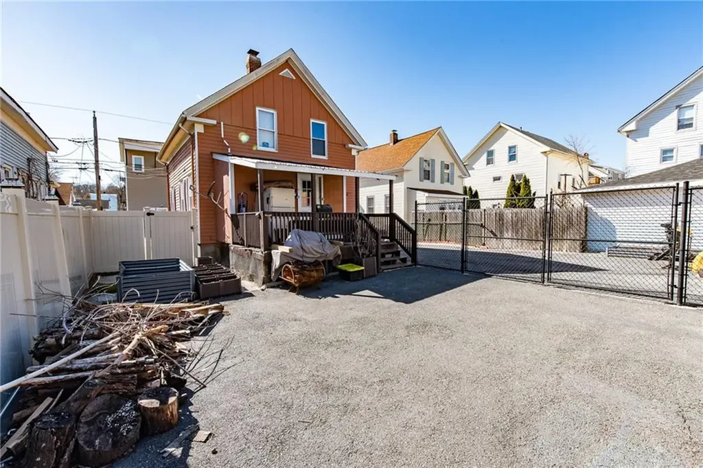 217 4th Avenue Woonsocket RI 02895