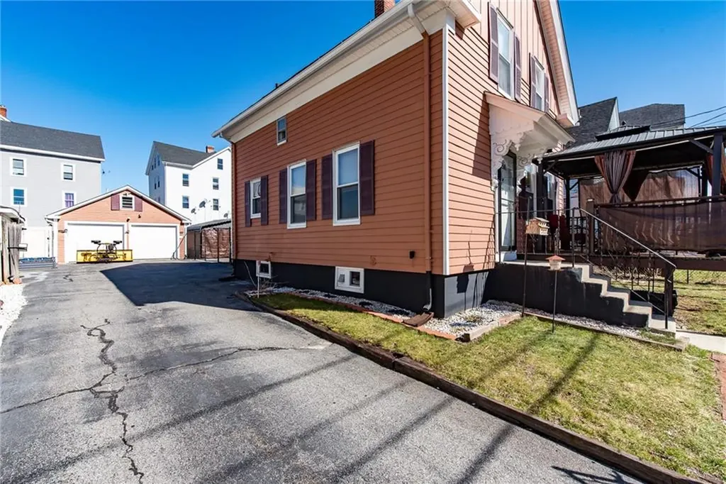 217 4th Avenue Woonsocket RI 02895