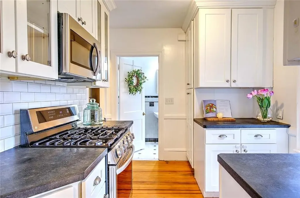 15 Firglade Avenue Providence RI 02906