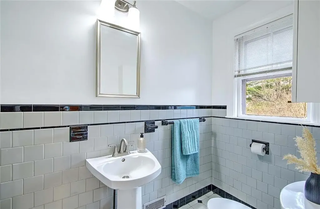 15 Firglade Avenue Providence RI 02906