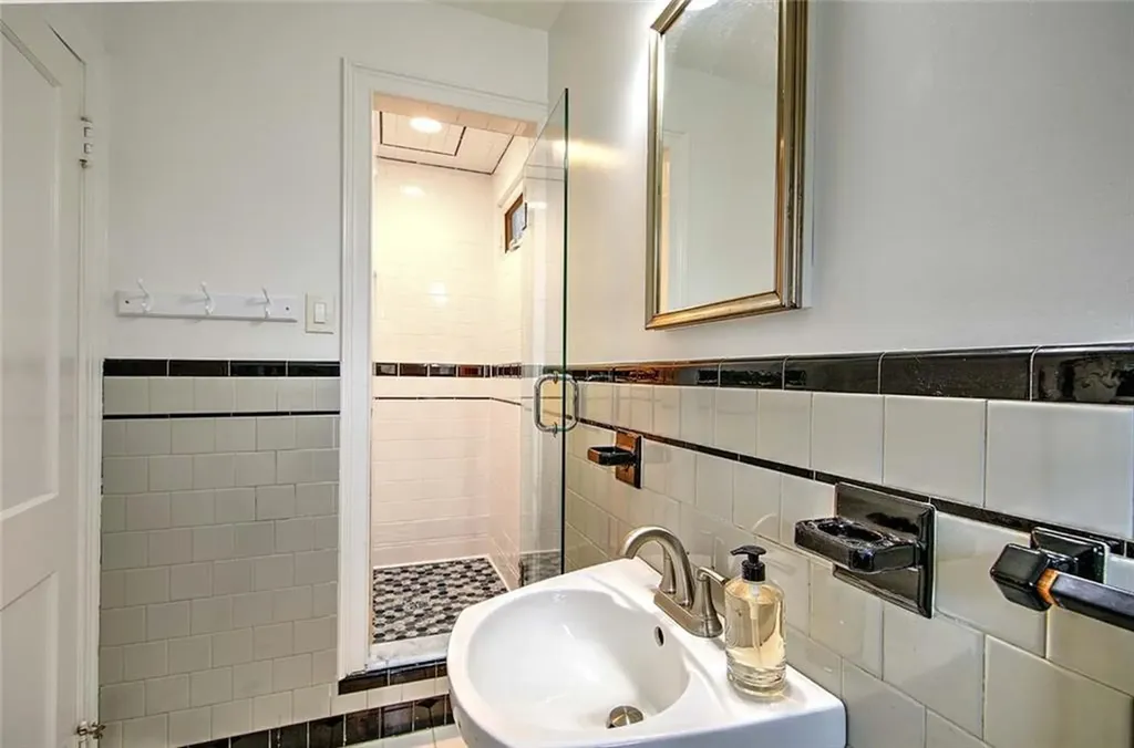 15 Firglade Avenue Providence RI 02906