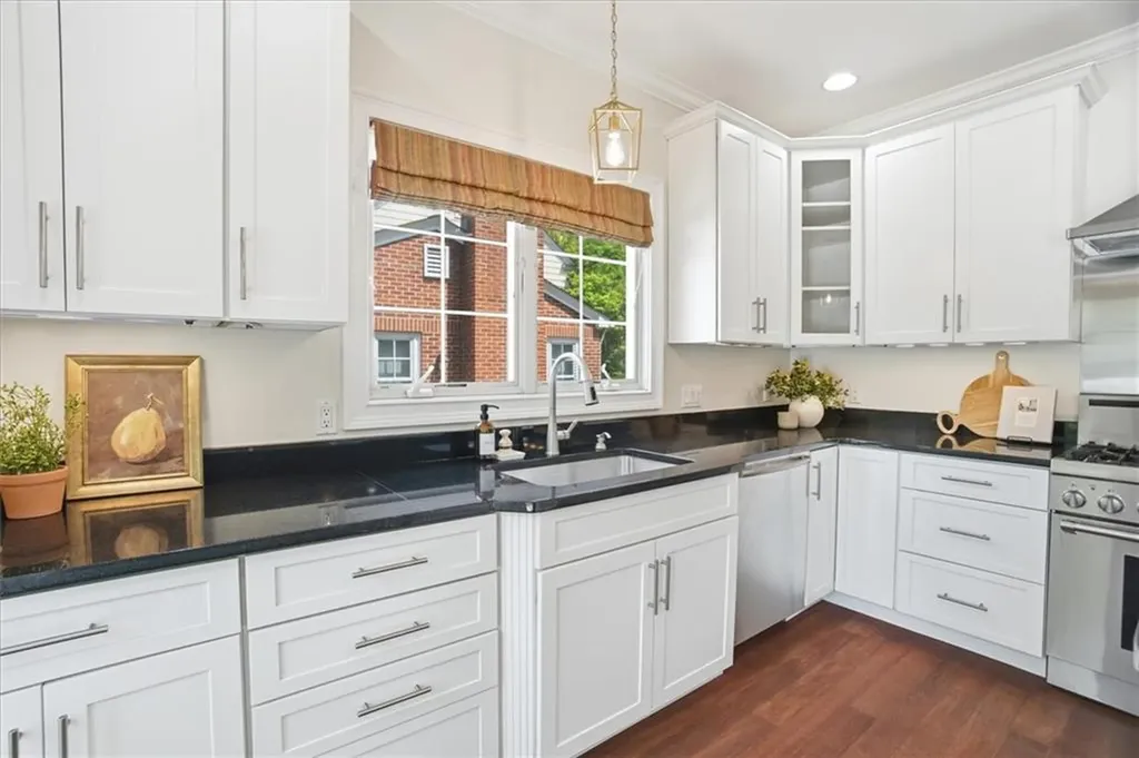 32 Mount Avenue Providence RI 02906