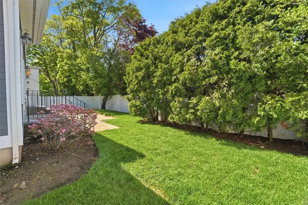 32 Mount Avenue Providence RI 02906