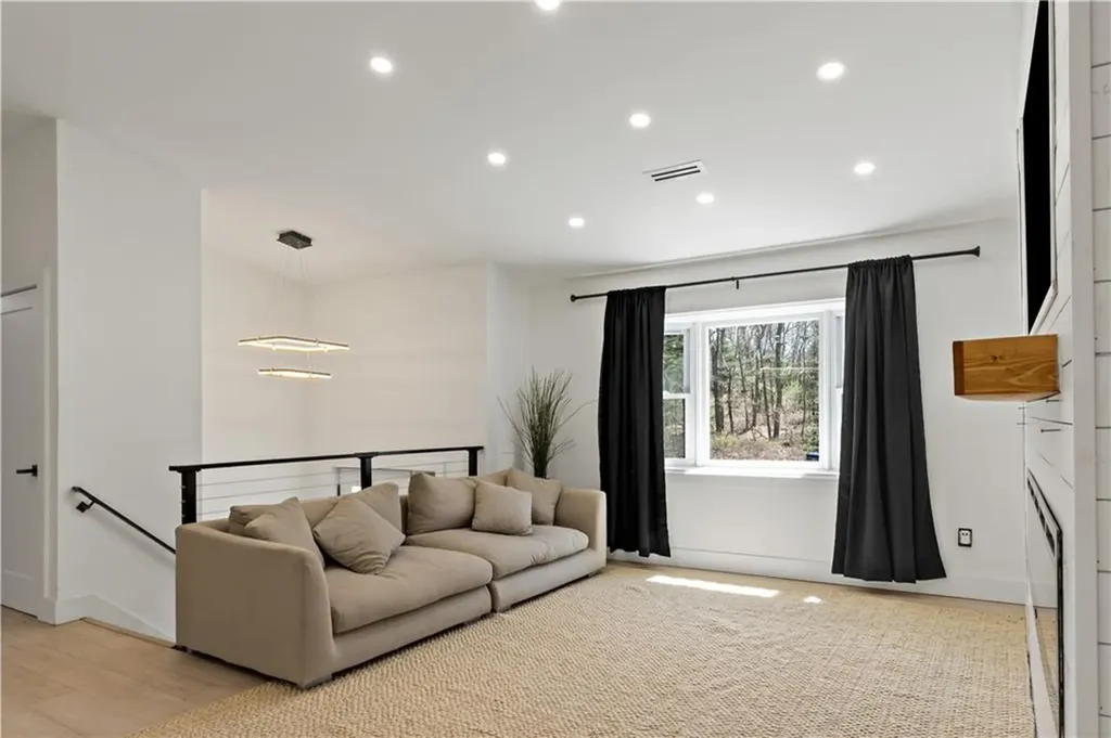 433 Gravelly Hill Road South Kingstown RI 02879