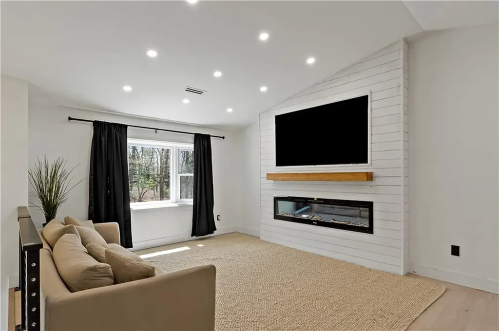 433 Gravelly Hill Road South Kingstown RI 02879