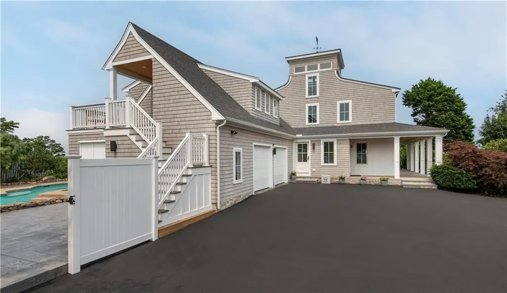 2040 East Main Road Portsmouth RI 02871