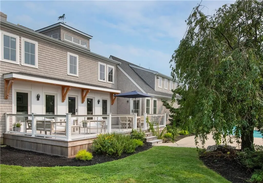 2040 East Main Road Portsmouth RI 02871