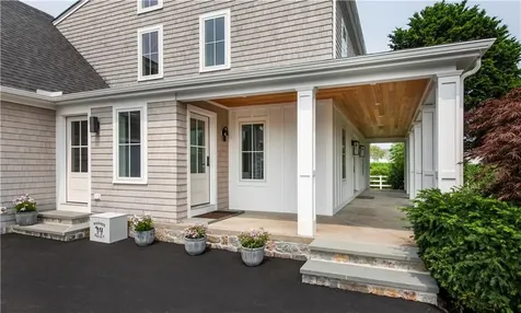 2040 East Main Road Portsmouth RI 02871