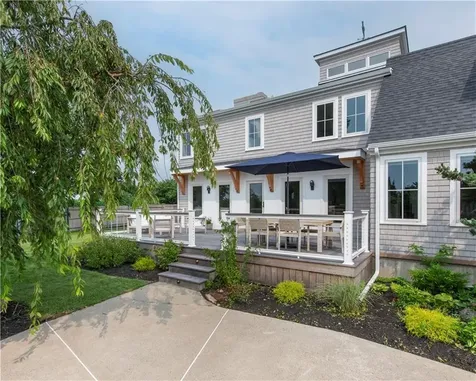 2040 East Main Road Portsmouth RI 02871
