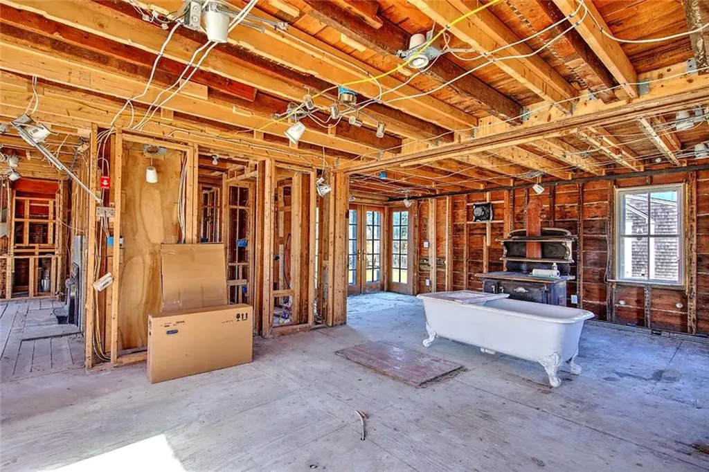 408 Hix Bridge Road Westport MA 02790