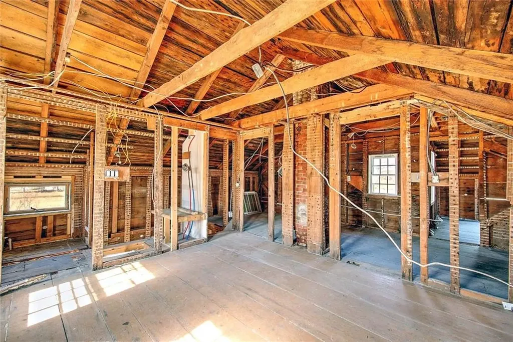 408 Hix Bridge Road Westport MA 02790