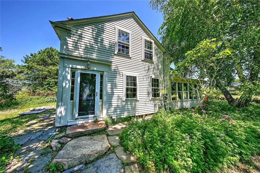 408 Hix Bridge Road Westport MA 02790