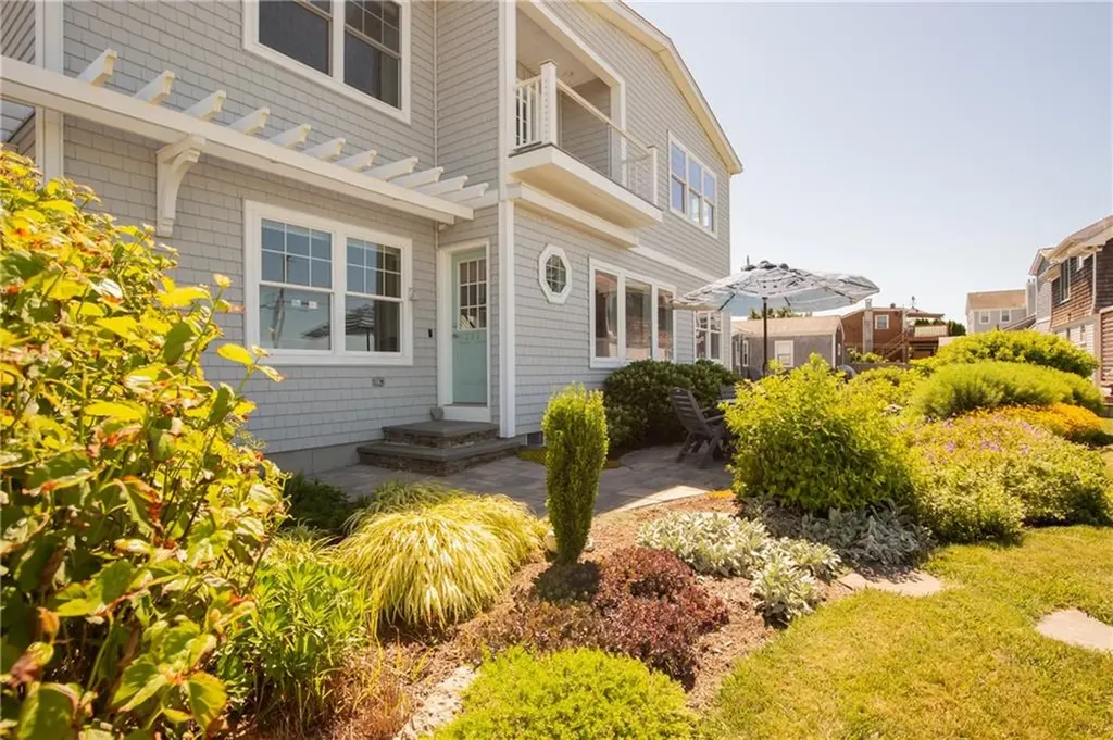 292 High Hill Road Tiverton RI 02842