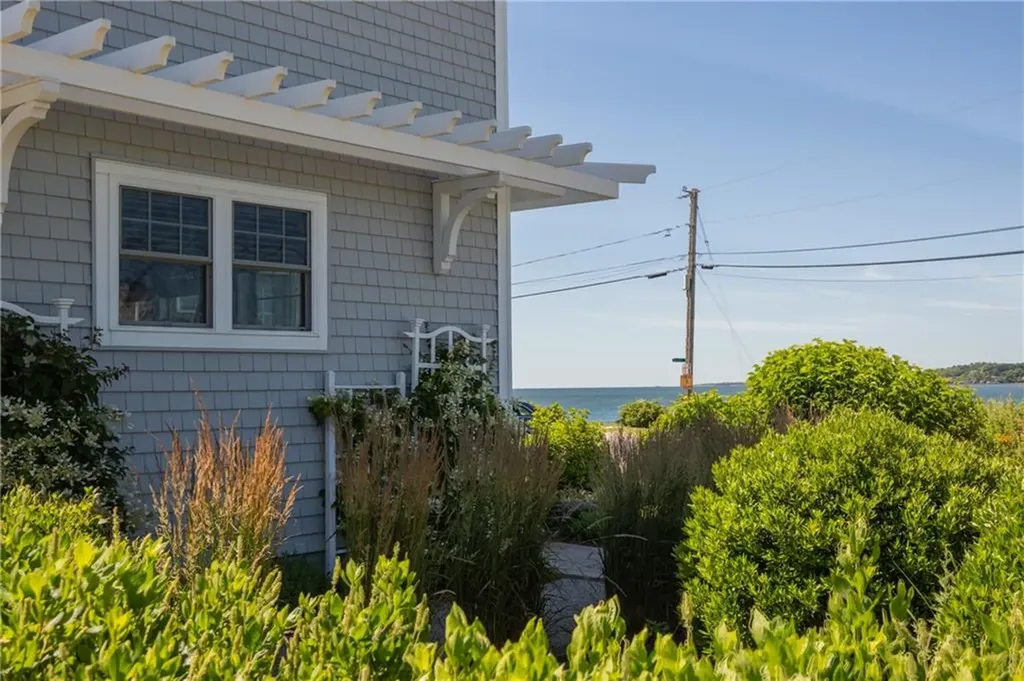 292 High Hill Road Tiverton RI 02842