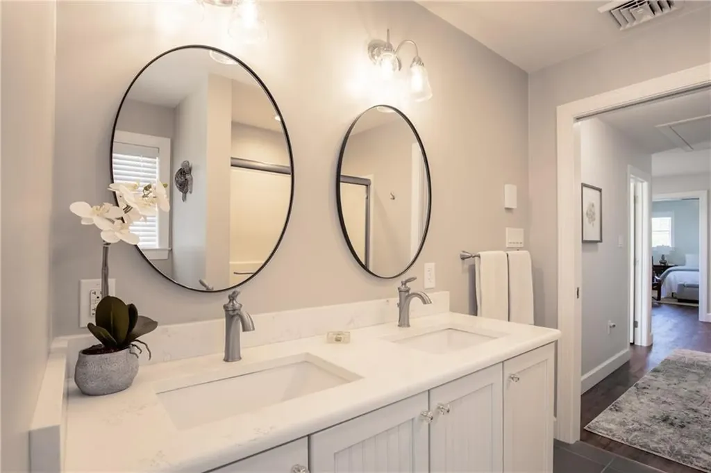 292 High Hill Road Tiverton RI 02842