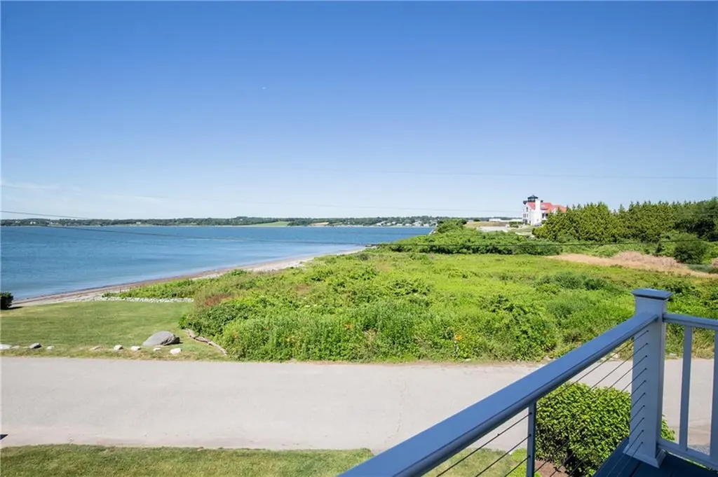 292 High Hill Road Tiverton RI 02842