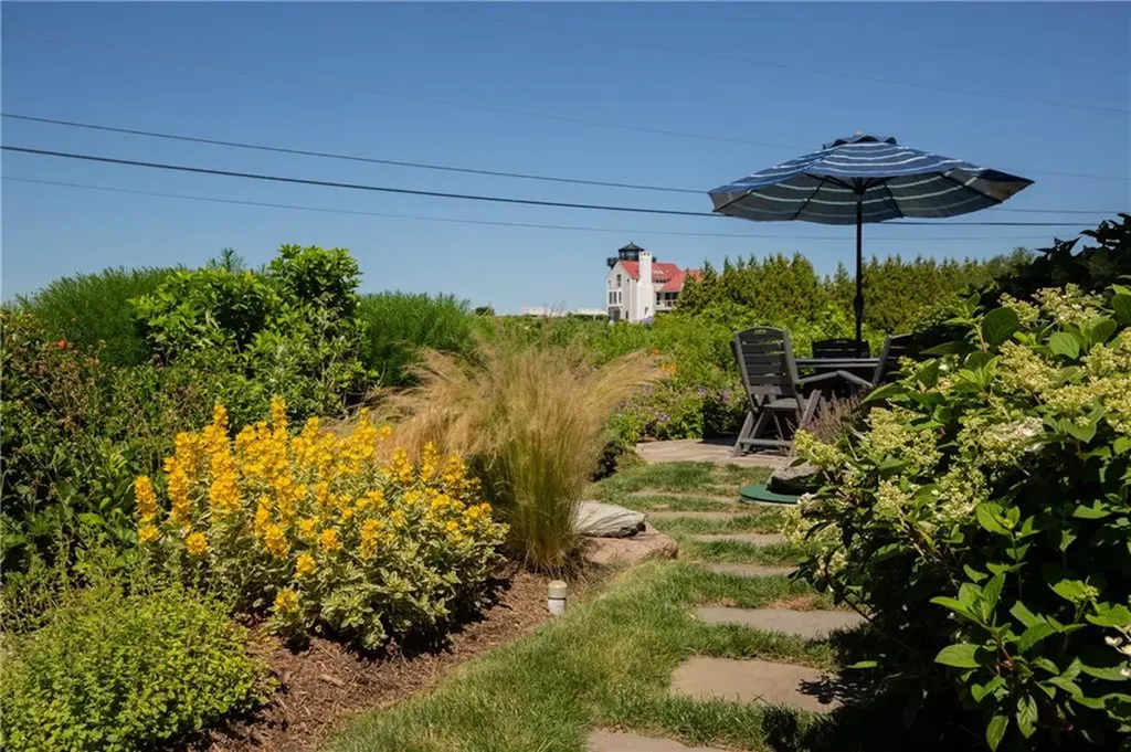 292 High Hill Road Tiverton RI 02842