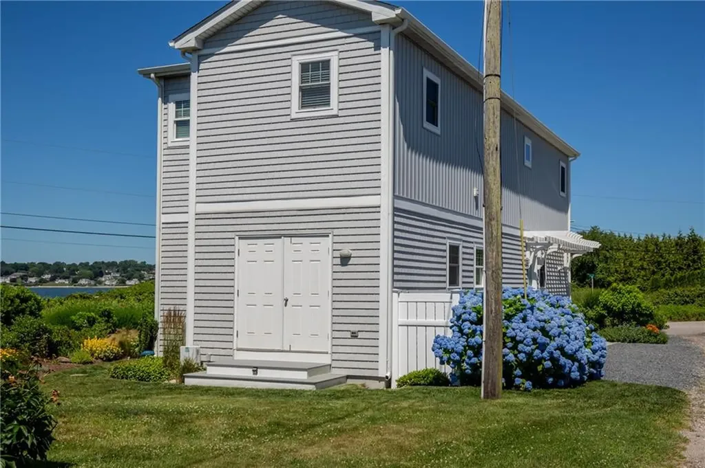 292 High Hill Road Tiverton RI 02842