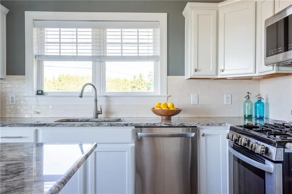 292 High Hill Road Tiverton RI 02842