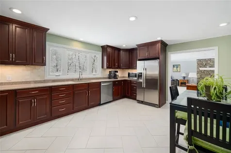 117 Moccasin Trail Cranston RI 02921