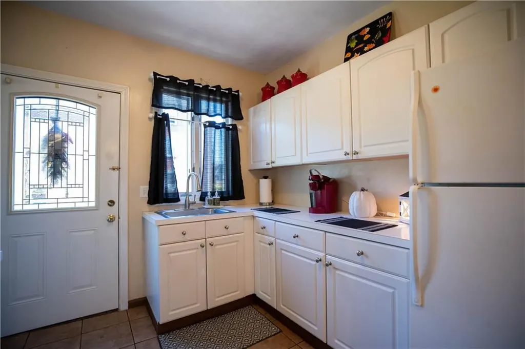 21 Madison Street Warwick RI 02888