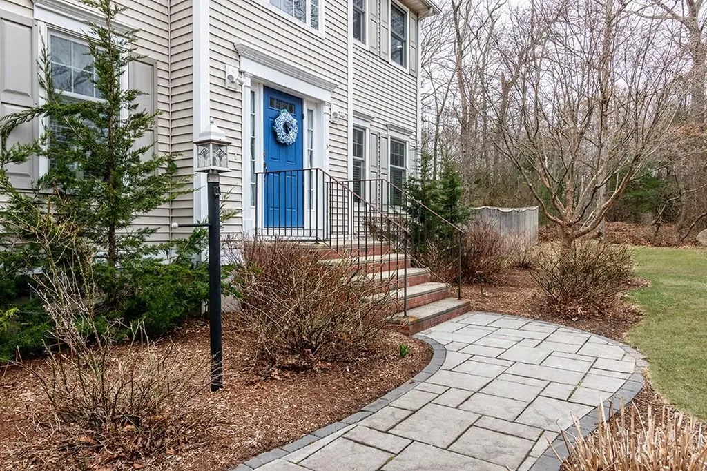 5 Hazelton Lane South Kingstown RI 02892