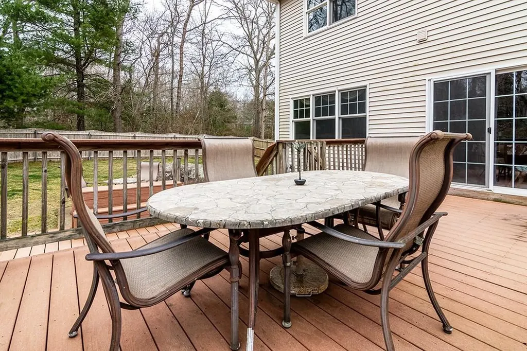 5 Hazelton Lane South Kingstown RI 02892