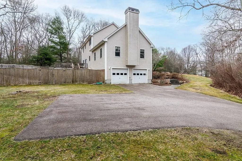5 Hazelton Lane South Kingstown RI 02892