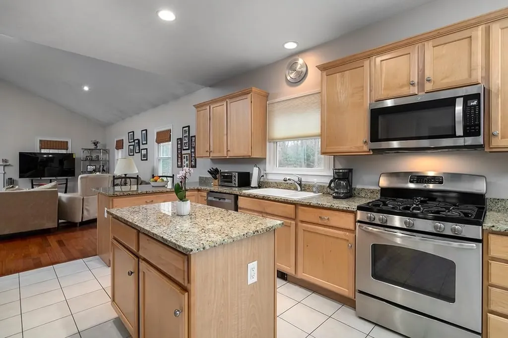 5 Hazelton Lane South Kingstown RI 02892