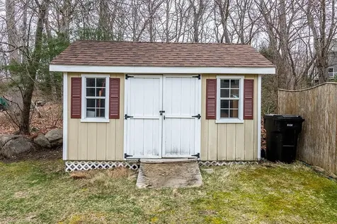 5 Hazelton Lane South Kingstown RI 02892