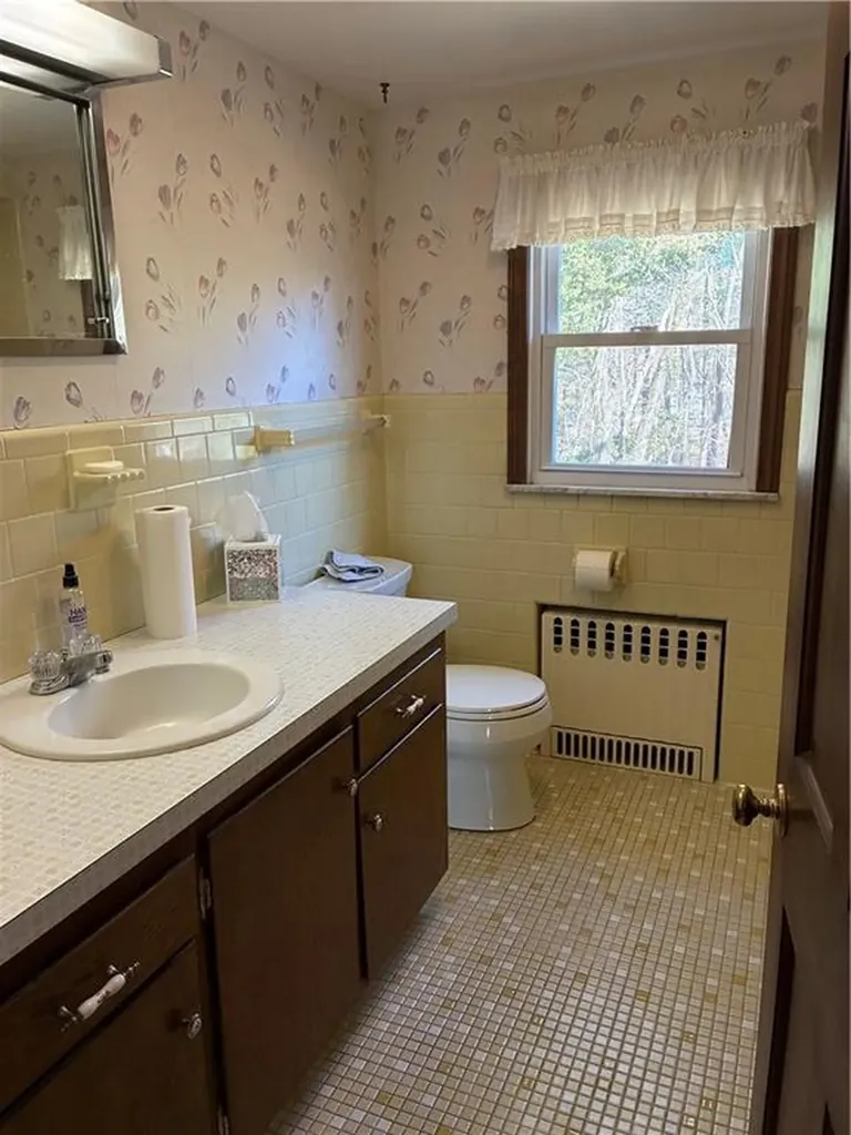 2 Woodcrest Drive Cumberland RI 02864