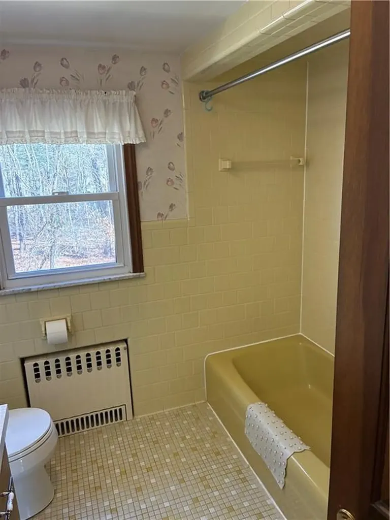 2 Woodcrest Drive Cumberland RI 02864