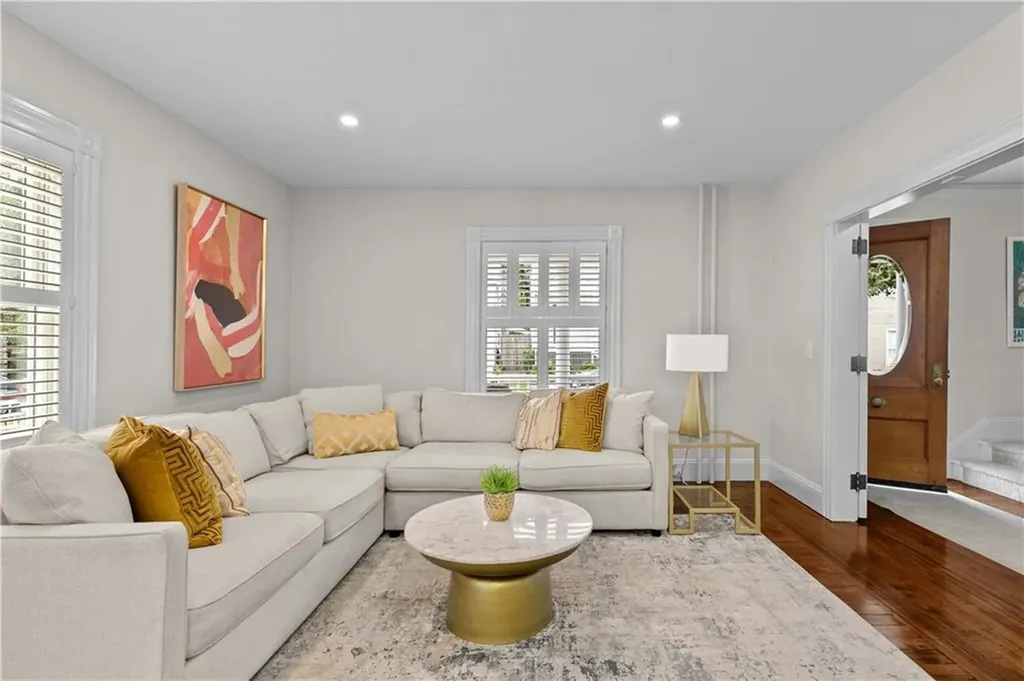 68 1/2 Roseneath Avenue Newport RI 02840