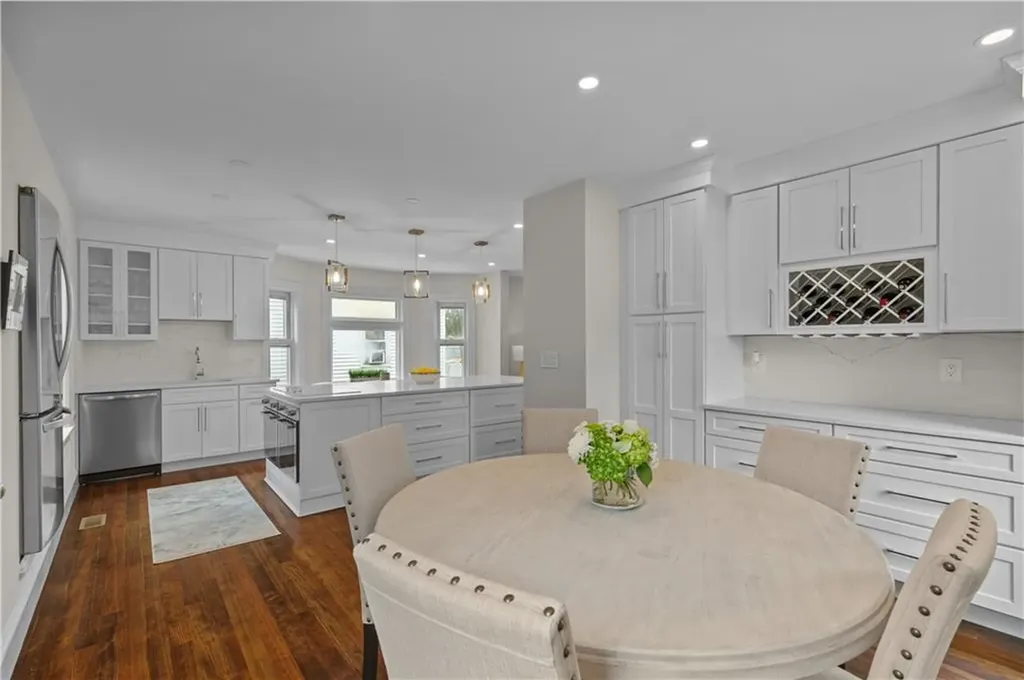 68 1/2 Roseneath Avenue Newport RI 02840