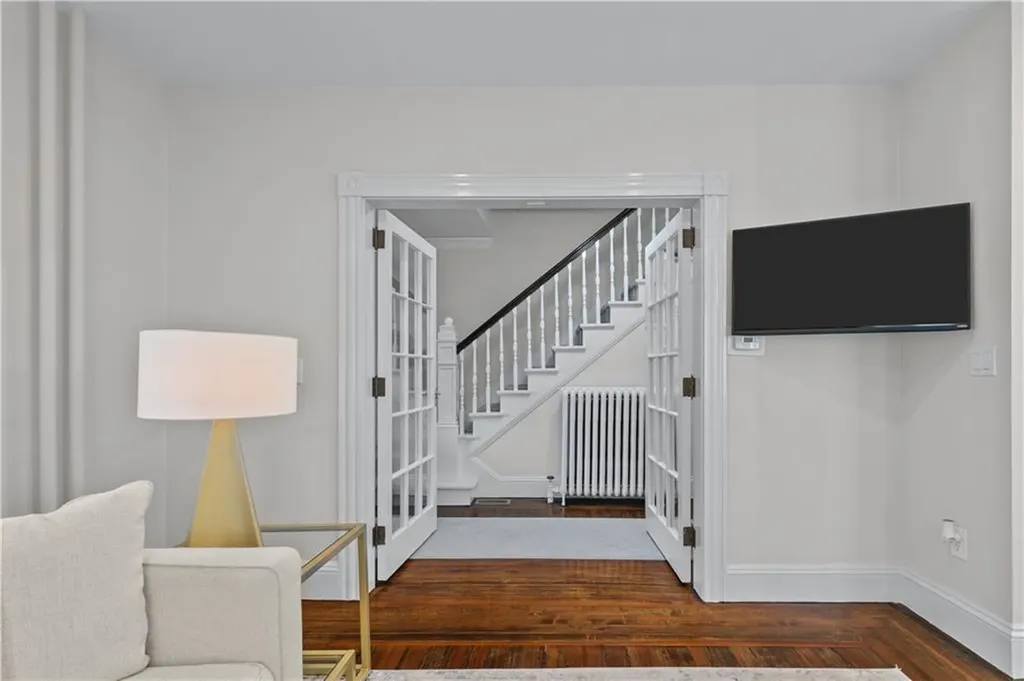 68 1/2 Roseneath Avenue Newport RI 02840