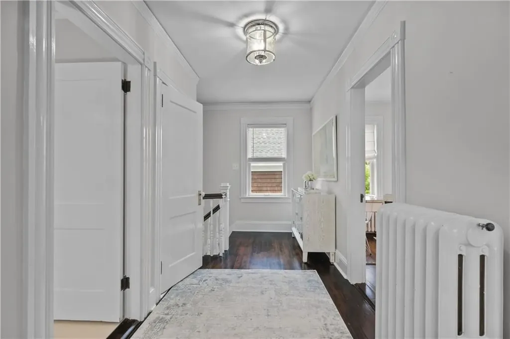 68 1/2 Roseneath Avenue Newport RI 02840