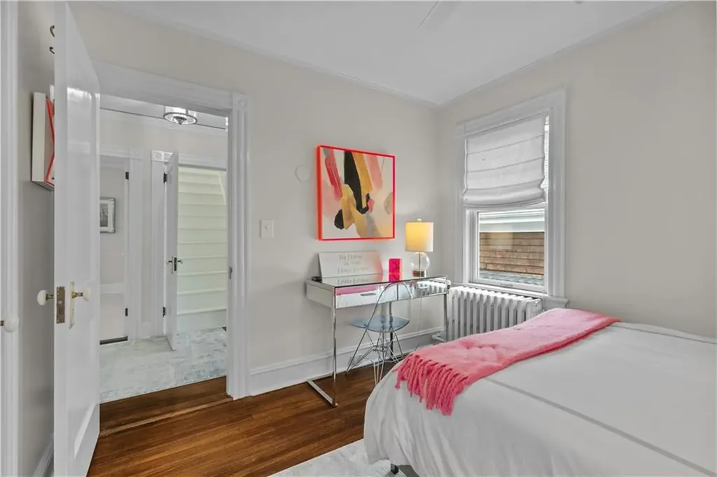68 1/2 Roseneath Avenue Newport RI 02840