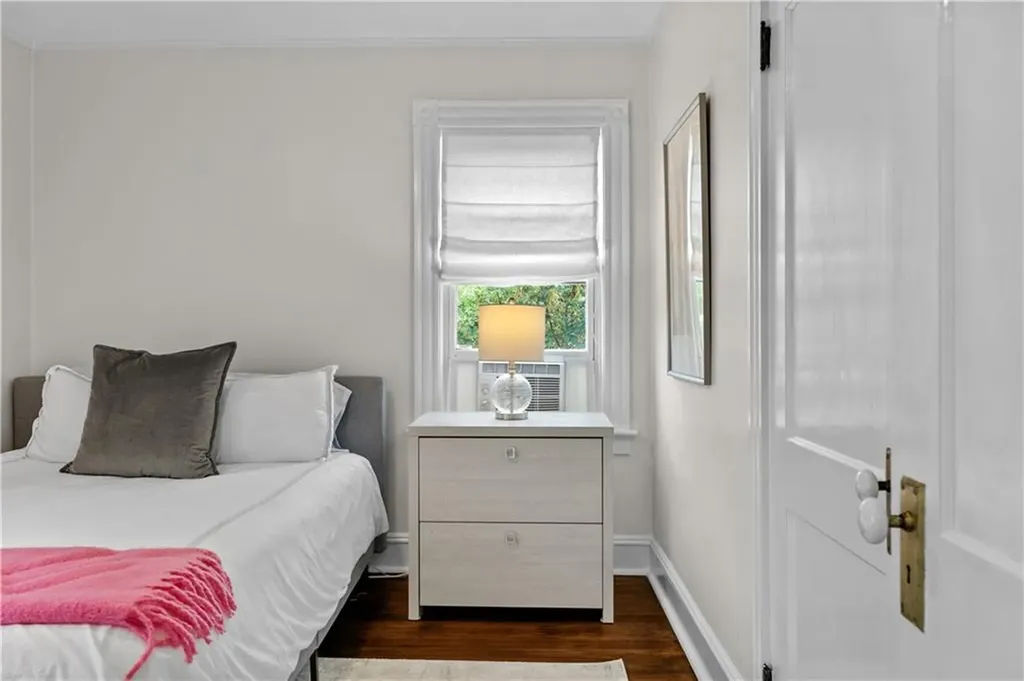 68 1/2 Roseneath Avenue Newport RI 02840